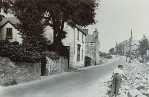 05 Road Widening Tywyn Hill c1928 (below Isaac Jones' shop